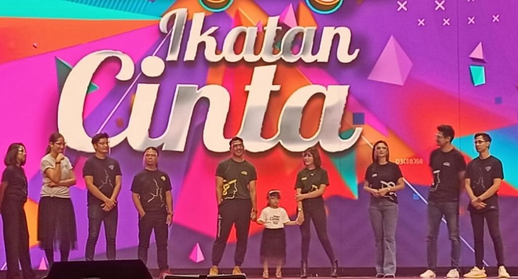 Arya Saloka dan Amanda Manopo Kompak Pakai Baju Couple di Dahsyatnya Ikatan Cinta