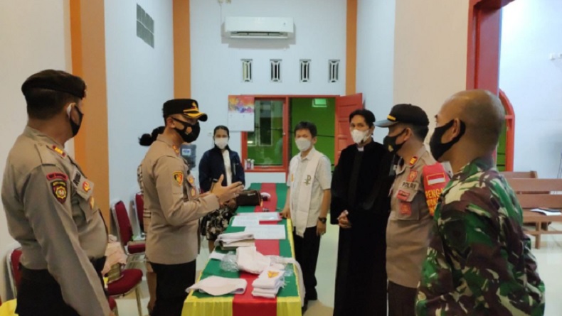 Kapolres Enrekang Cek Langsung Pengamanan Perayaan Kamis Putih di Gereja Imanuel