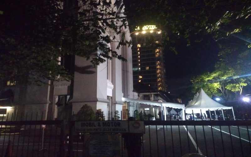 Jelang Jumat Agung, Situasi Kota Bandung Terpantau Normal, Polisi Jaga Ketat Gereja