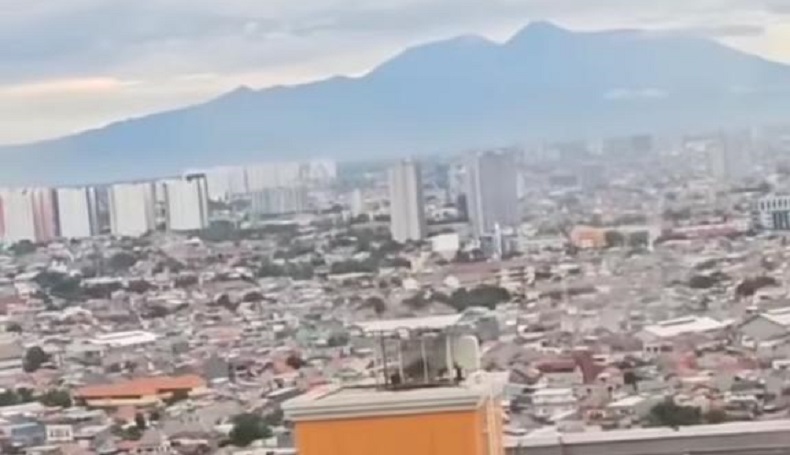 Viral Gunung Gede Pangrango dan Salak Terlihat dari Wisma Atlet Kemayoran