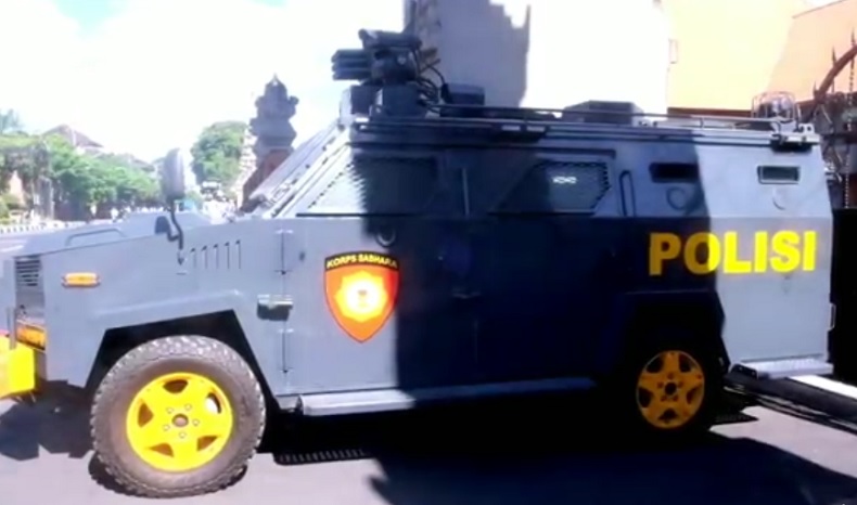 Pengamanan Polda Bali Diperketat, Dua Mobil Rantis di Pintu Masuk