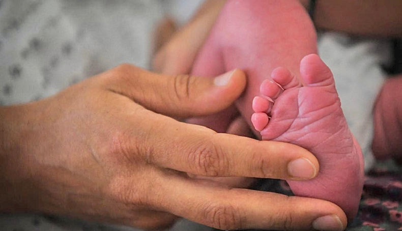 Koma Selama Sebulan akibat Covid, Perempuan Ini Baru Sadar Telah Melahirkan Bayi