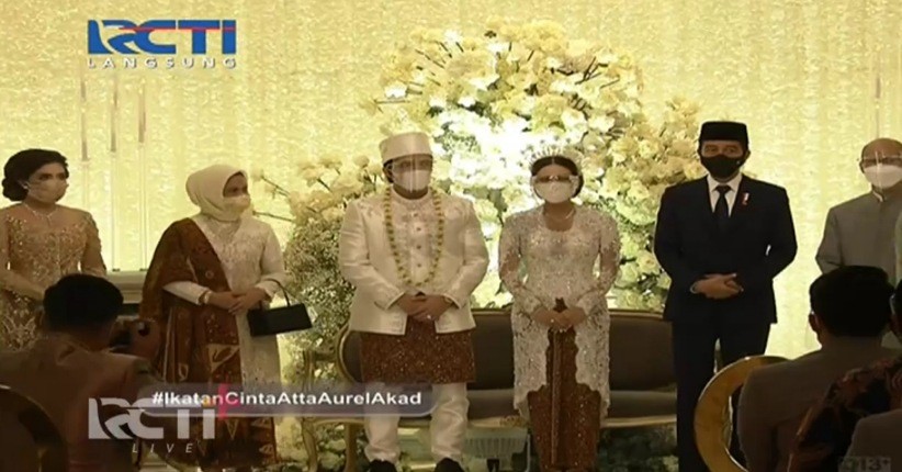 Tak Pakai Mobil RI 1, Jokowi Didampingi Iriana Hadiri Akad Nikah Aurel dan Atta