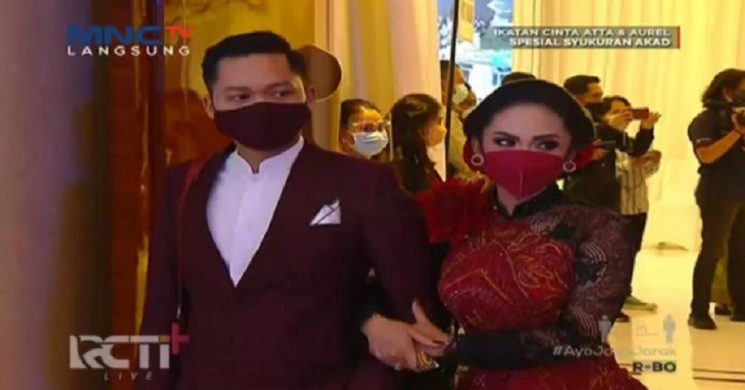 Hadir di Syukuran Aurel dan Atta, Krisdayanti Gandeng Azriel Hermansyah