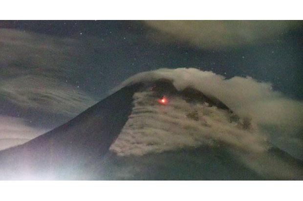  Pagi Ini Merapi Muntahkan Satu Kali Awan Panas dan 10 Kali Lava Pijar