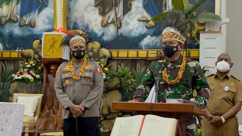Panglima TNI dan Kabaintelkam Kunjungi Papua, Ajak Umat Jaga Harmonisasi dalam Perbedaan