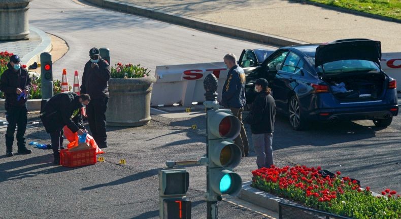 Pria Tabrakkan Mobil ke Kerumunan Polisi Gedung Capitol AS, 1 Petugas Tewas