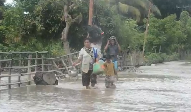 Polri Kirim Mobil Dapur Umum Bantu Penanganan Banjir Bandang NTT 