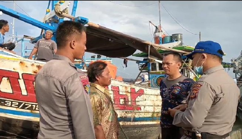 Tak Ada dalam Daftar Korban Selamat, Keluarga ABK Datangi Polairud Indramayu