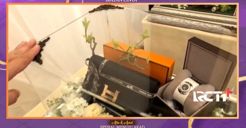 Serba Mewah! Yuk Intip Lagi Seserahan Atta ke Aurel, Semuanya Barang Branded! 