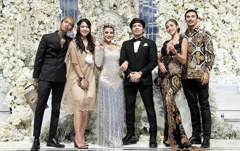 Penampilan Jessica Iskandar Dianggap Lebih Mencolok dari Pengantin saat Kondangan Atta Aurel   