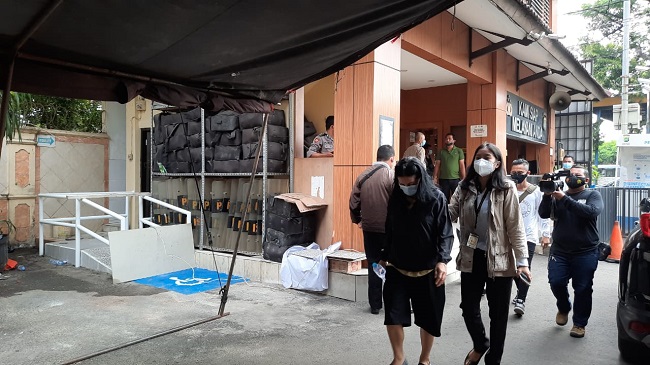 Polisi Tangkap Penyuntik Filler Payudara Palsu kepada 2 Perempuan di Tangsel