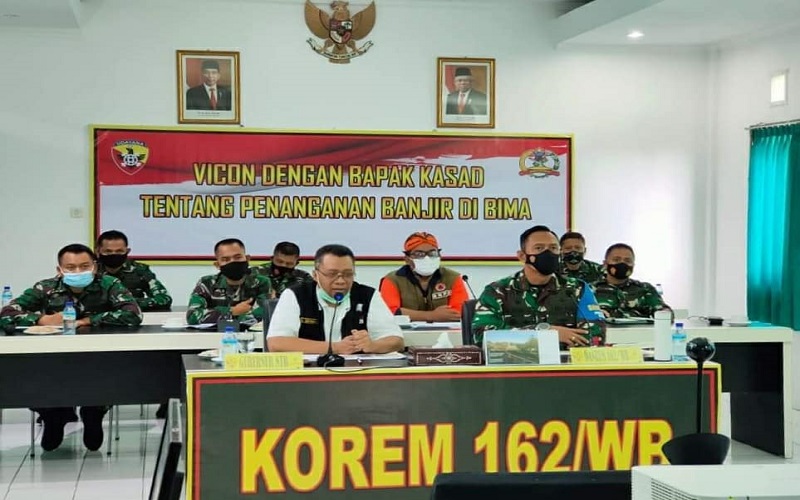 TNI AD Turun Tangan Bantu Penanganan Pascabanjir di Bima NTB