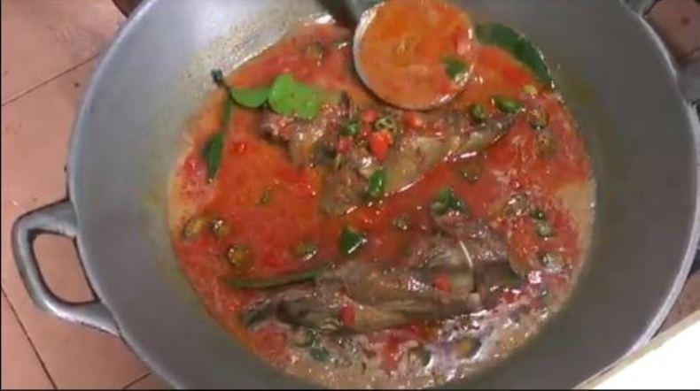 Yummy, Cita Rasa Gurih Gulai Kepala Ikan Manyung Bu Fat Semarang 