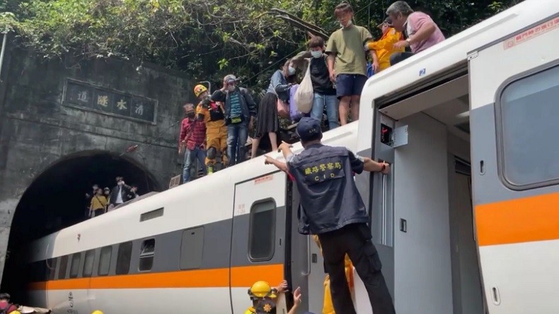 Kecelakaan Maut Kereta Tewaskan 50 Orang, Menteri Transportasi Taiwan Mundur