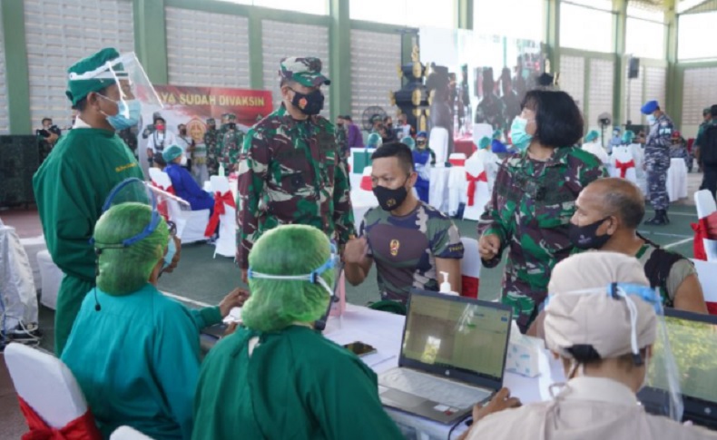 Lanud I Gusti Ngurah Rai Terjunkan Personel Kesehatan Bantu Serbuan Vaksinasi di Bali 