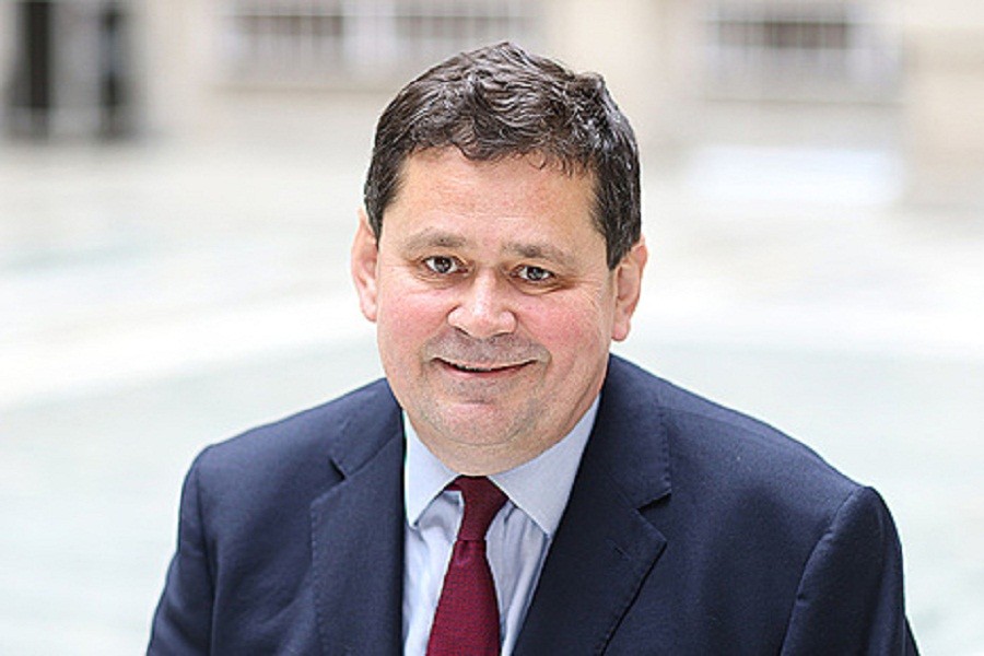 Kisah Lumba-Lumba Terdampar Mengantarkan Dubes Inggris ke Pantai Umluj