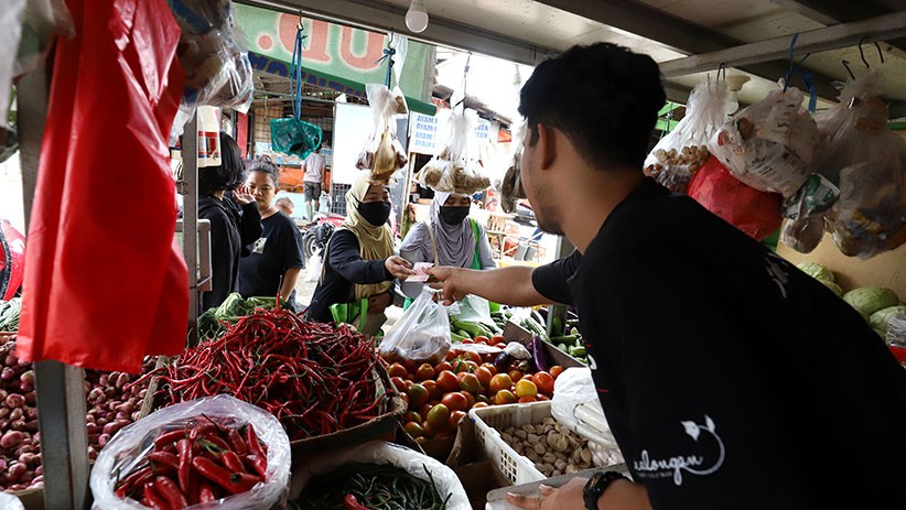 Jelang Puasa, Emak-Emak Mulai Stok Kebutuhan Bahan Pokok