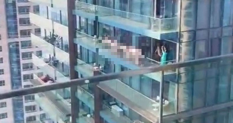 Belasan Perempuan Pose Telanjang di Gedung Uni Emirat Arab Ternyata Model Asal Ukraina