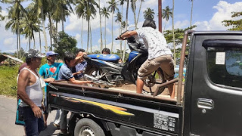Tabrakan Grand Max Kontra Revo di Minsel, Pengendara Motor Tewas