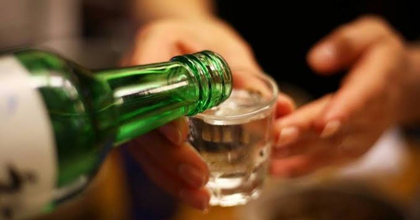 5 Fakta Minuman Soju Khas Korea Selatan, Terbuat dari Beras Nikmat seperti Vodka