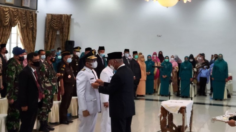 Dilantik Gubernur, Hendri Septa Resmi Jadi Wali Kota Padang