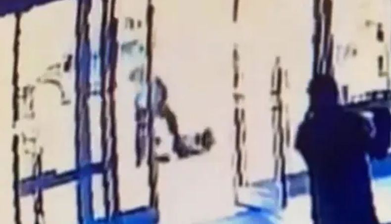 Perempuan Asia Dianiaya di AS, 2 Petugas Apartemen Dipecat karena Tak Mau Menolong