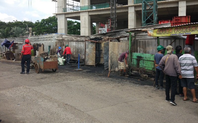 Kebakaran Hanguskan Lapak Pedagang di Serpong, Tiga Orang Terluka