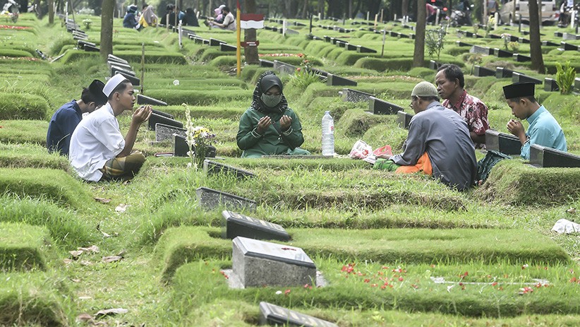 Adab dan Bacaan Doa Ziarah Kubur Lengkap dengan Susunan Tahlil