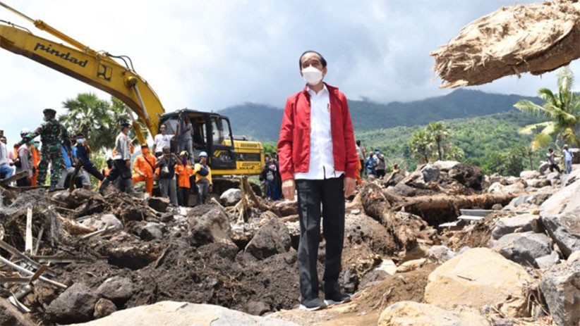 Datangi Lokasi Bencana NTT, Jokowi: Warga Mengeluh BBM Mahal