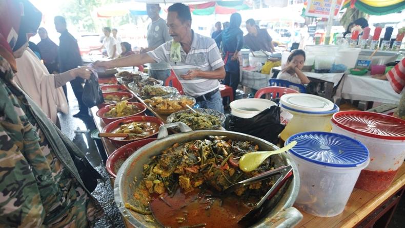 Berburu Makanan untuk Berbuka Puasa? Ini Lokasi 2 Pasar Takjil di Pariaman