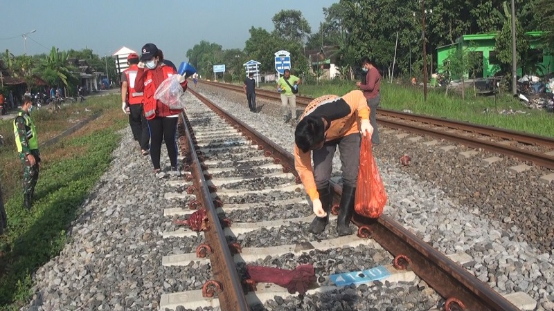 Perempuan Muda di Mojokerto Tewas Ditabrak Kereta, Korban Diduga Bunuh Diri 