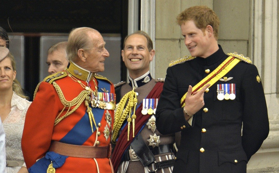 Dekat dengan Pangeran Philip, Pangeran Harry Mungkin Hadiri Pemakaman Sang Kakek di Inggris