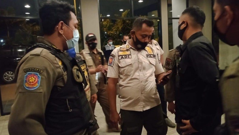 Gerebek Salon di Tangsel, Satpol PP Temukan 4 Perempuan dan Kondom Bekas Berserakan