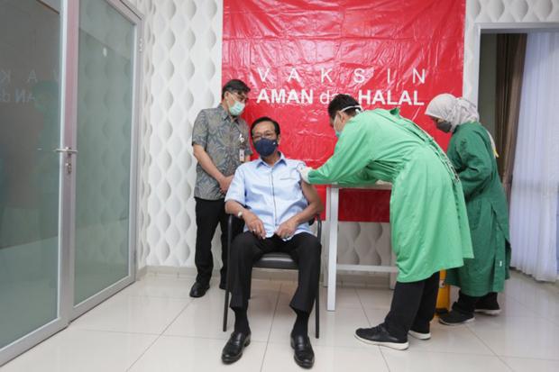   Disuntik Vaksin Covid-19 Dosis Kedua, Sultan Sebut Tak Rasakan Efek Samping