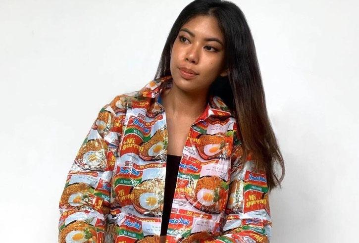 Desainer Asal  Jogja Curi Perhatian Warganet dengan Fashion Barang Bekas yang Menawan