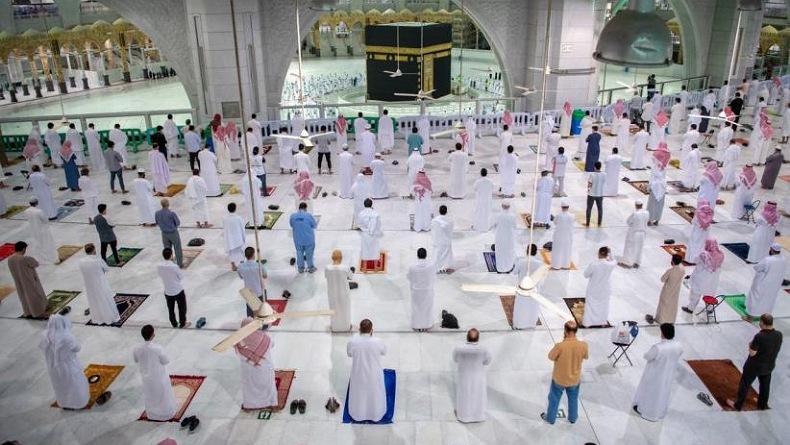 Sholat Tarawih di Masjidil Haram dan Nabawi Dipersingkat jadi 10 Rakaat