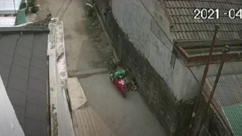 Viral Pengendara Berjaket Ojol Rampas Ponsel Anak Kecil di Medan, Modus Nyasar