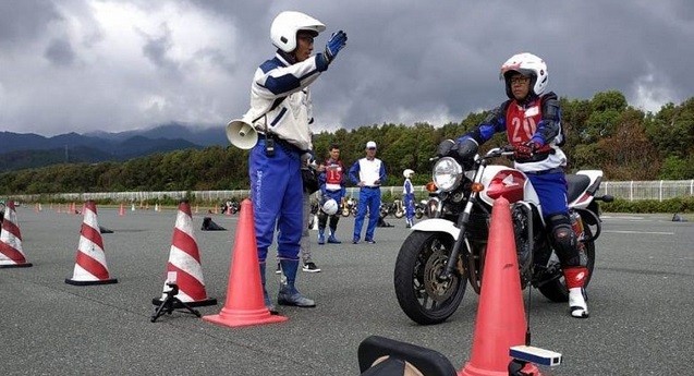 7 Tips Berkendara Motor Aman saat Berpuasa