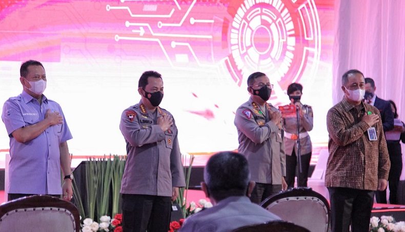 Kapolri Resmikan Aplikasi Sinar, Perpanjang SIM Bisa dari Rumah