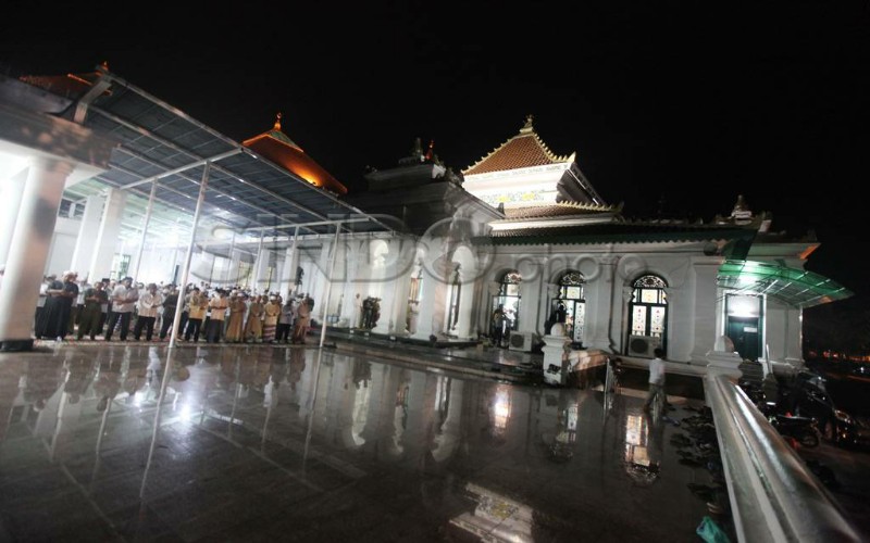 Tarawih di Masjid Agung Palembang, Tetap 23 Rakaat, Bacaan Dipersingkat