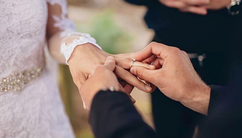 Orang Tua Ini Ajukan Permohonan ke Pengadilan agar Bisa Nikahi Anak Kandung