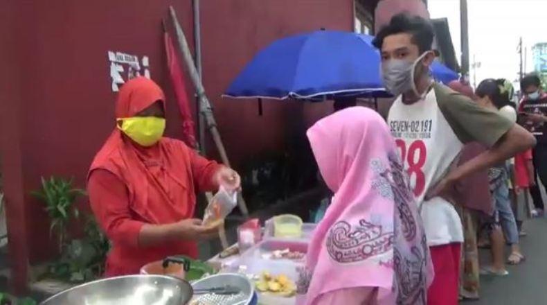 Serunya Berburu Takjil di Pasar Sendang Mulyo Semarang saat Ramadan 