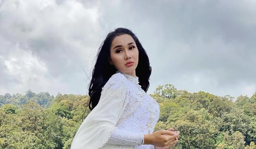 Lucinta Luna Minta Maaf, Usai dikecam karena Aksi Berenang Bersama Lumba-Lumba