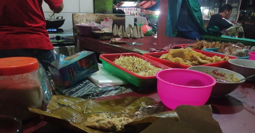 Mencicipi Kasreng, Kuliner Legendaris Khas Kuningan yang Mirip Nasi Kucing