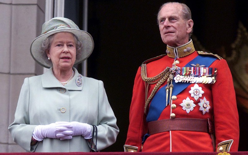 Tak Ingin Permalukan Pangeran Harry, Ratu Elizabeth II Larang Seragam Militer di Pemakaman Pangeran Philip