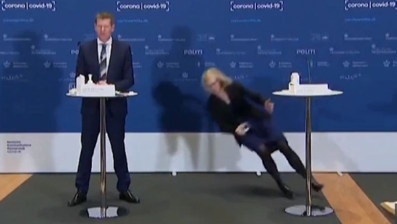 Pejabat Kesehatan Denmark Tiba-Tiba Pingsan saat Konferensi Pers soal Vaksin AstraZeneca