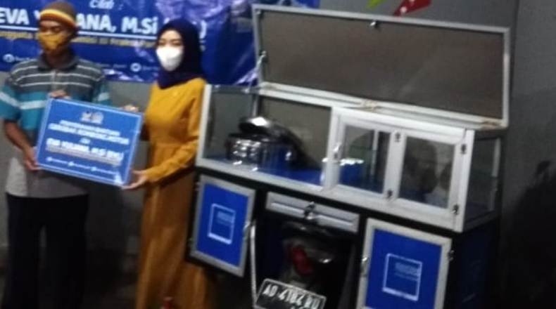 Dapat Gerobak Rombong Motor, Puluhan Pedagang Makanan Keliling di Solo Sumringah 