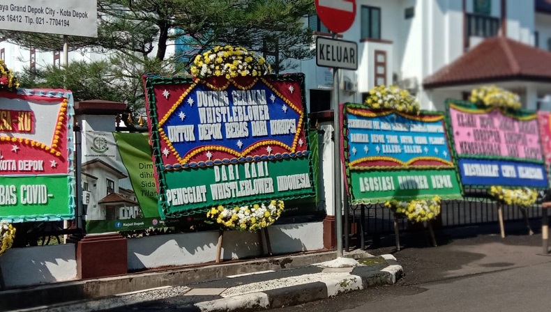 Usut Dugaan Korupsi Damkar, Kejari Depok Banjir Karangan Bunga Dukungan