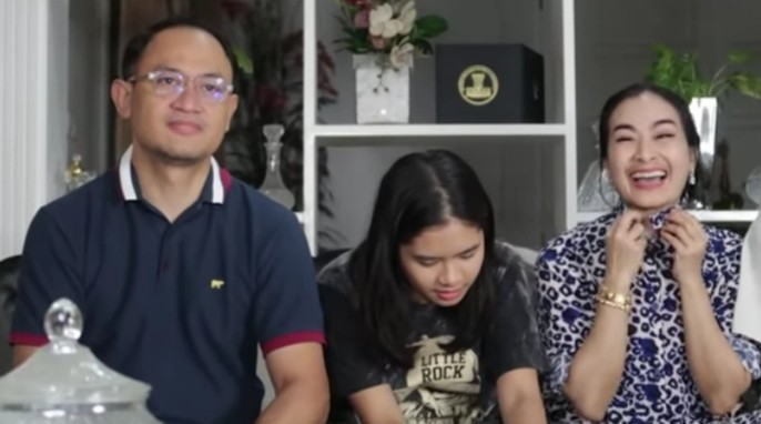 Iis Dahlia Ungkap Pengakuan Mengejutkan Hamil Duluan Sebelum Resepsi Pernikahan